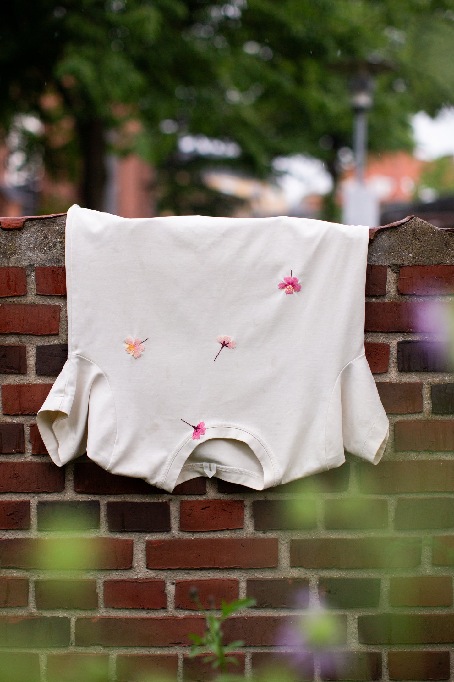 Mender Society broderikit til visible mending med motiv af sakura kirsebærblomst