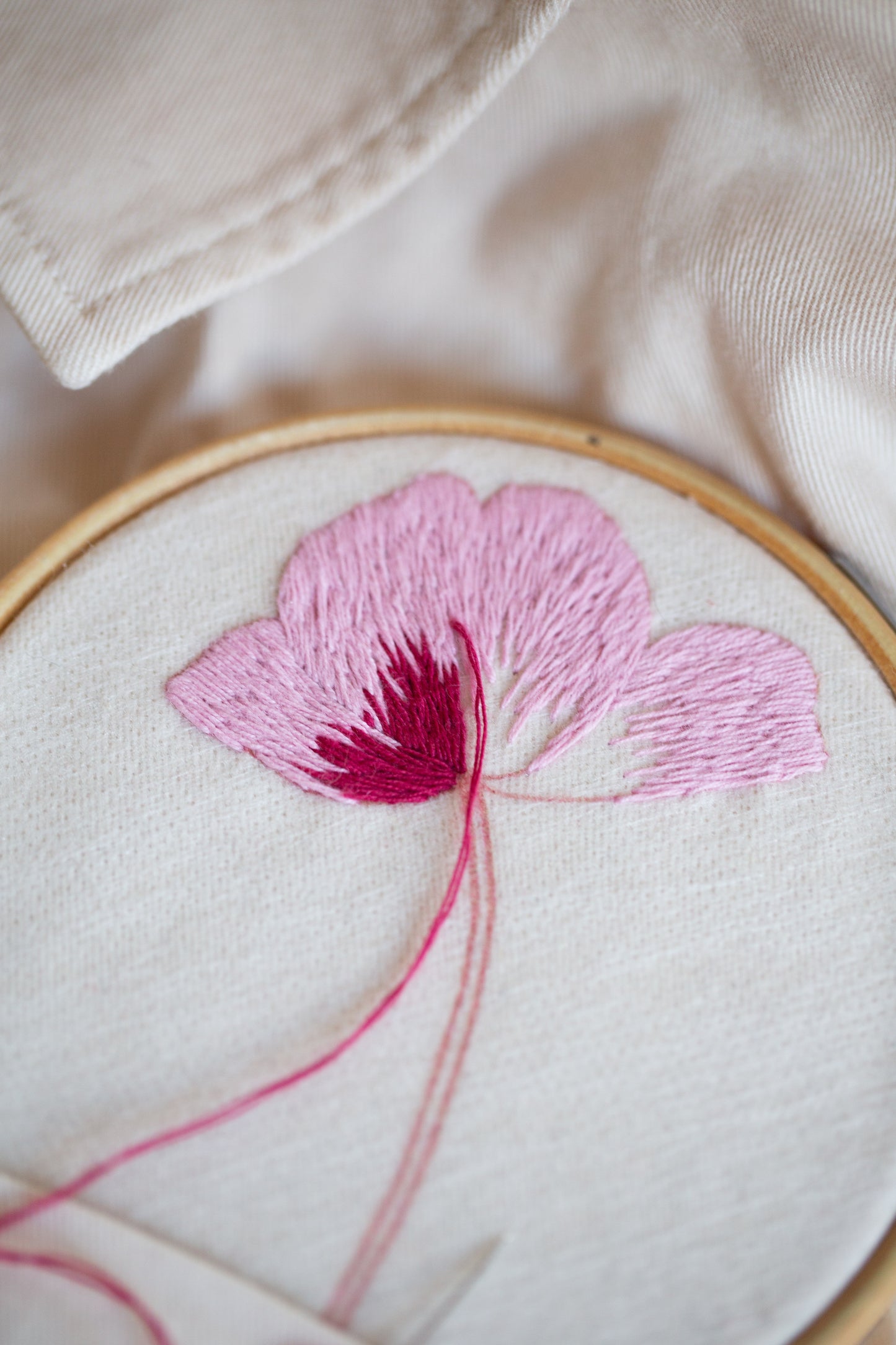 Broderikit: Valmue - Hindbær